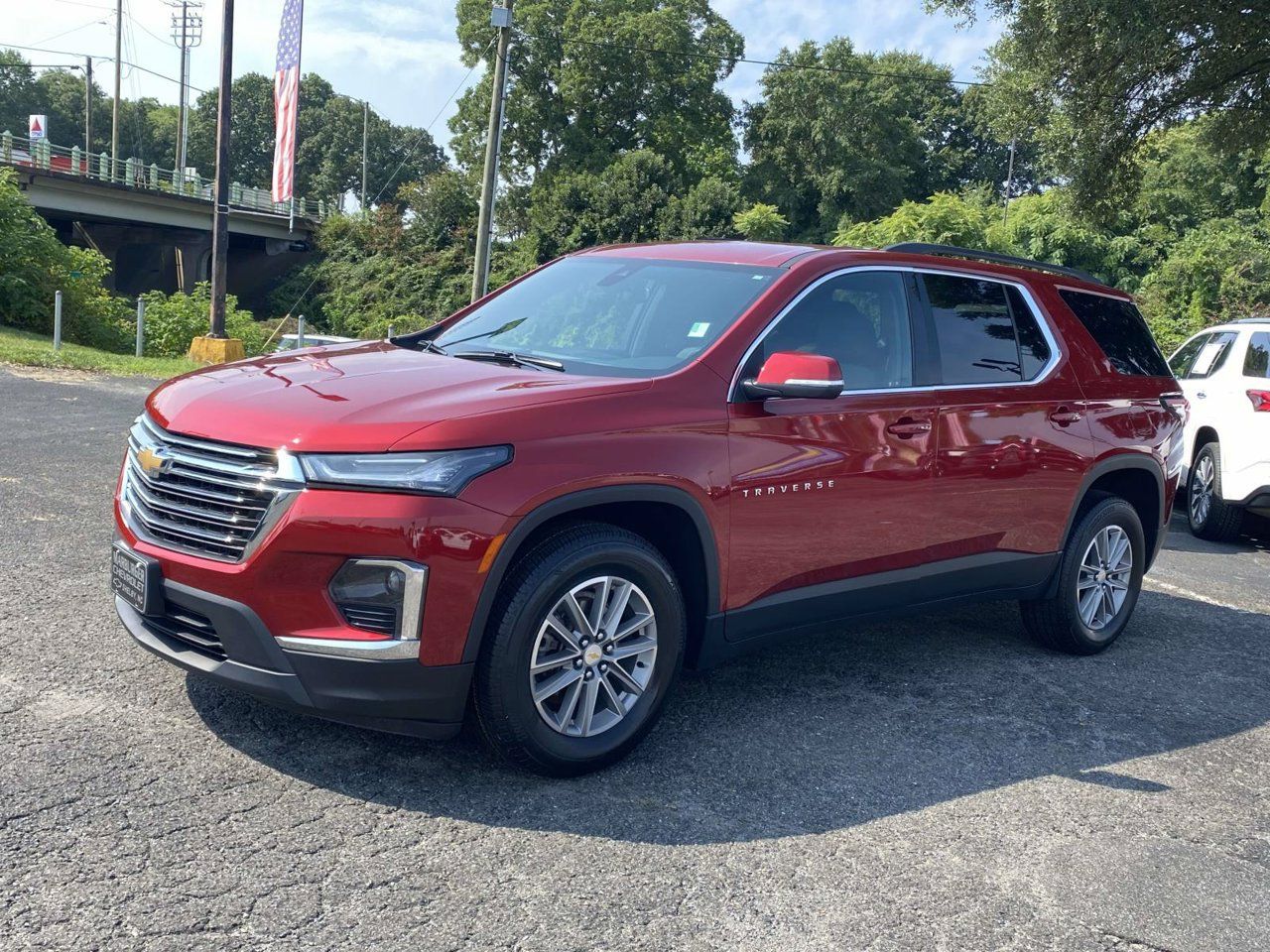 Used 2023 Chevrolet Traverse LT FWD image 3