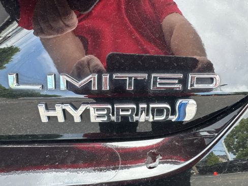 Used 2022 Toyota Avalon Limited w/ Advanced Safety Package FWD image 13