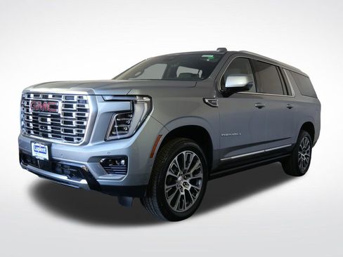 New 2026 GMC Yukon XL Denali w/ Denali Reserve Package AWD/4WD image 7