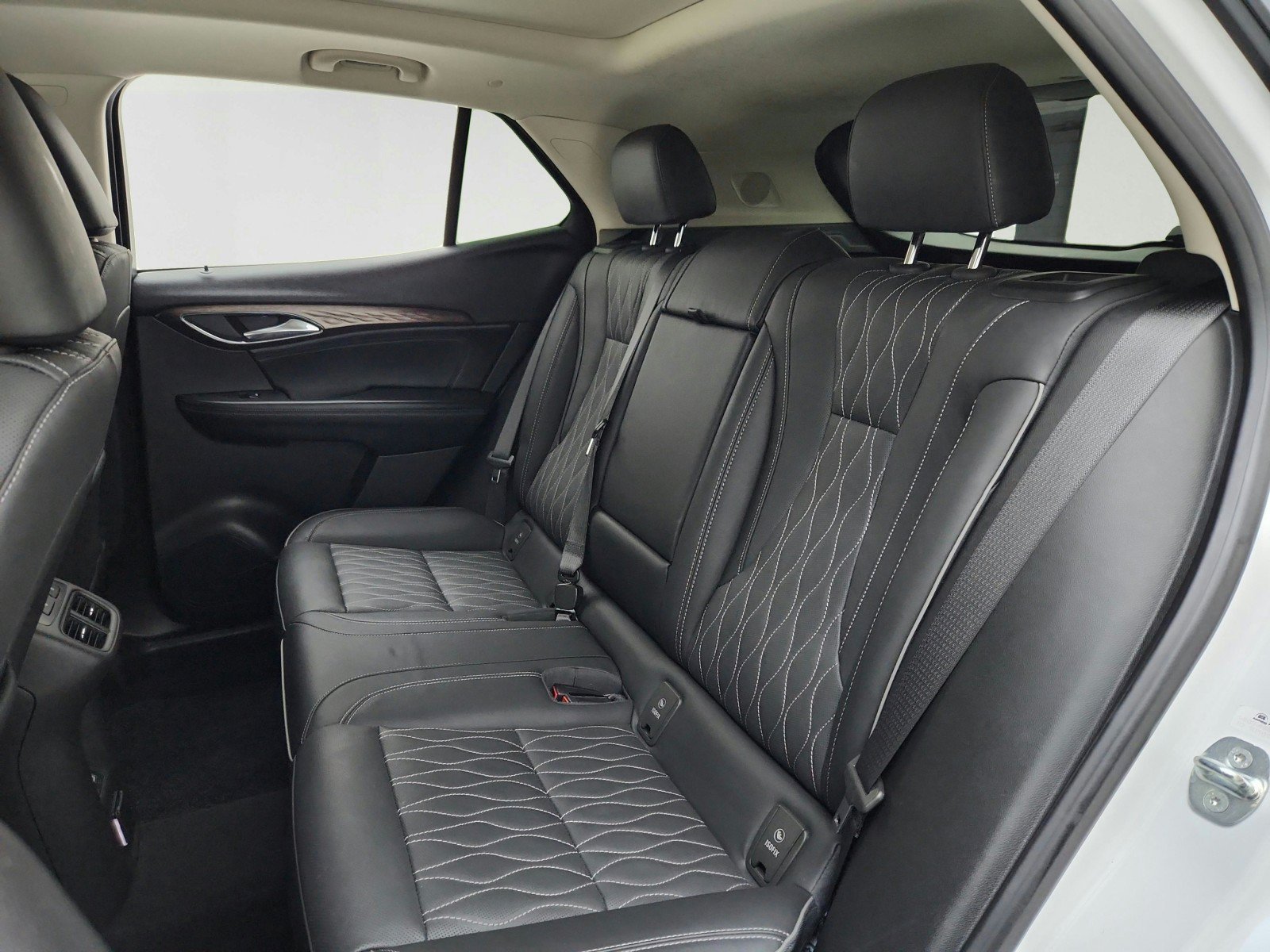 Used 2022 Buick Envision Avenir w/ Technology Package II FWD image 27