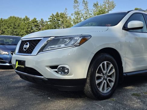 Used 2016 Nissan Pathfinder SV AWD/4WD image 10