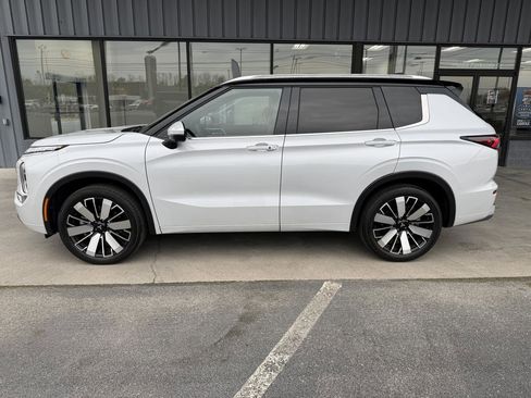 Used 2025 Mitsubishi Outlander SEL image 7
