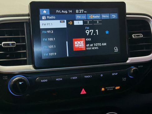 Used 2021 Hyundai Venue SE FWD image 9
