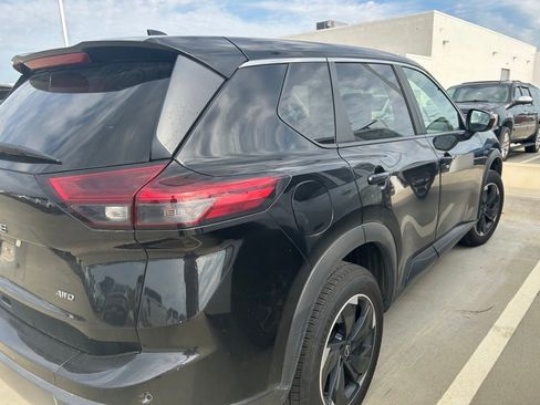 Used 2025 Nissan Rogue SV AWD/4WD image 5