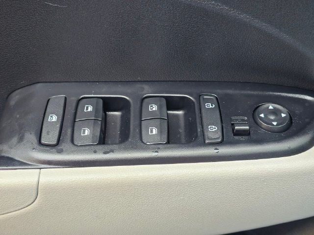 Certified 2025 Hyundai Venue SEL FWD image 23