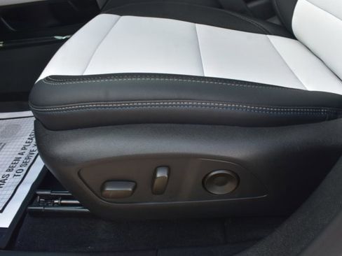 Used 2026 Chevrolet Equinox EV LT image 14