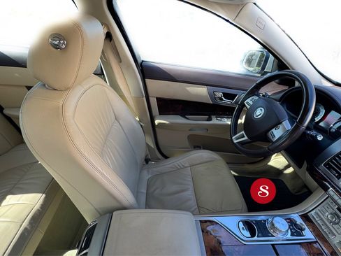 Used 2011 Jaguar XF image 11