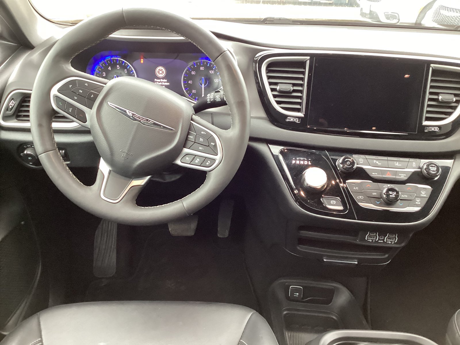 Used 2025 Chrysler Pacifica Select FWD image 14