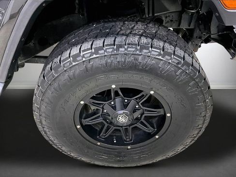Used 2020 Jeep Wrangler Unlimited Sahara AWD/4WD image 31