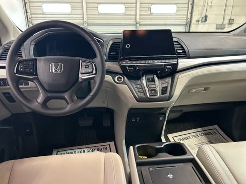 Used 2025 Honda Odyssey EX-L image 4