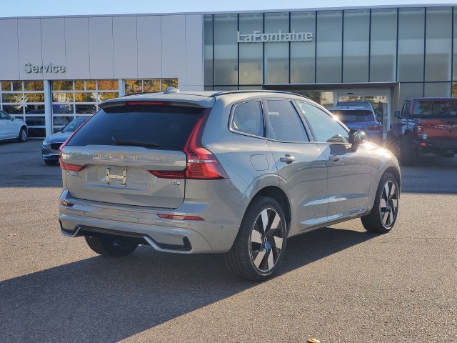 Used 2025 Volvo XC60 T8 Plus w/ Protection Package Premier AWD/4WD image 4
