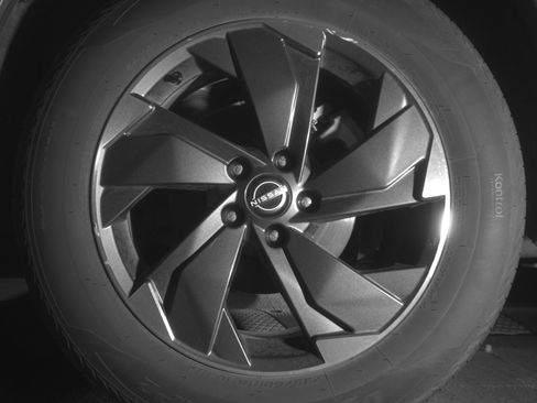 Used 2025 Nissan Rogue SV image 14