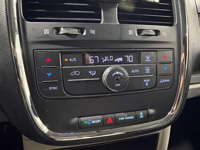 Used 2015 Chrysler Town & Country Touring FWD image 21