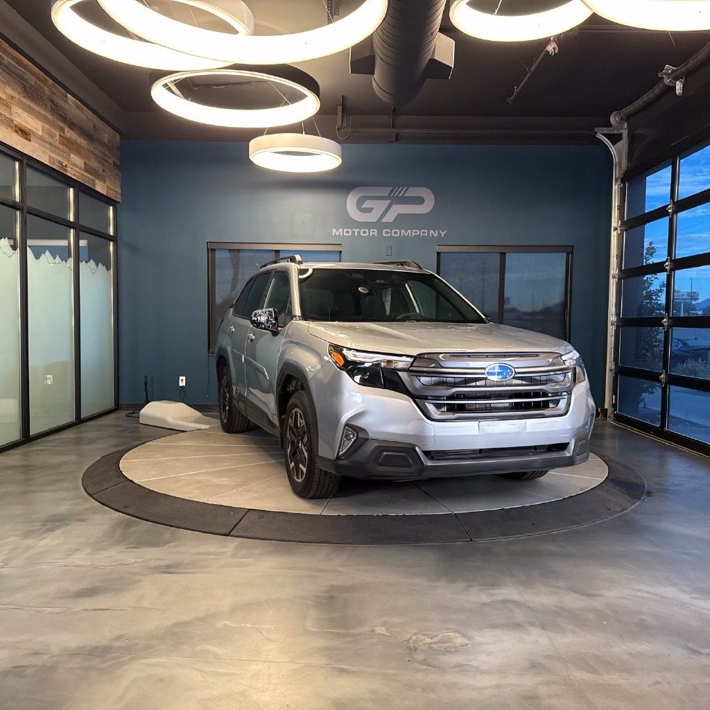Used 2025 Subaru Forester Premium AWD/4WD image 1