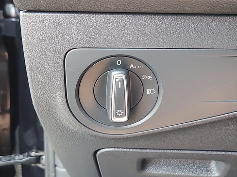 Used 2019 Volkswagen Tiguan SE w/ Panoramic Sunroof Package AWD/4WD image 9