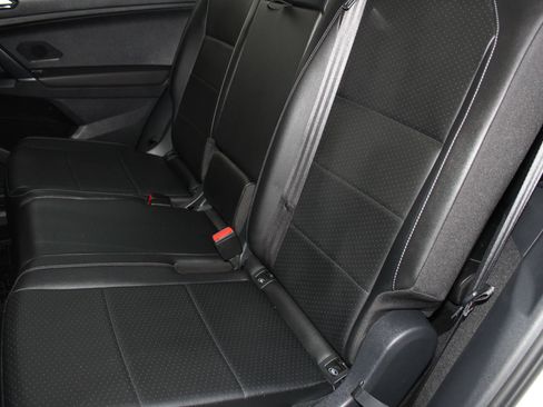 Used 2018 Volkswagen Tiguan SE w/ 3rd Row Seat Package image 13