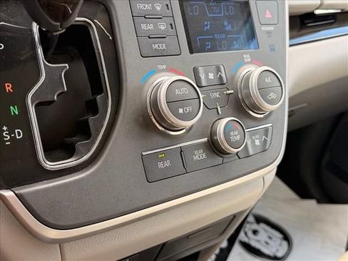 Used 2020 Toyota Sienna XLE w/ XLE Navigation Package AWD/4WD image 27