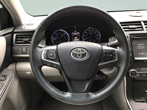 Certified 2017 Toyota Camry XLE FWD image 18