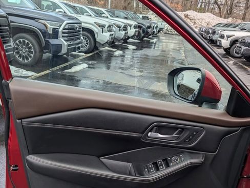 Used 2023 Nissan Rogue SL w/ SL Premium Package image 12