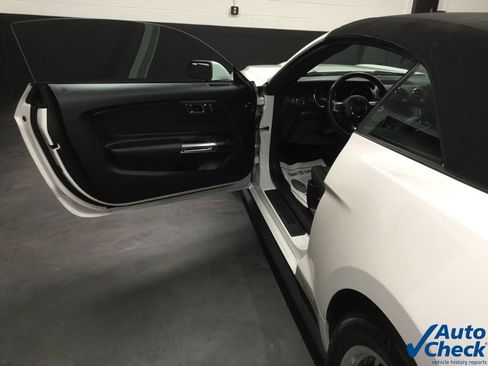 Used 2017 Ford Mustang Convertible image 29