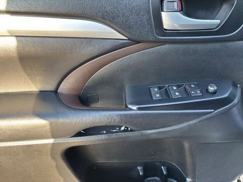 Used 2018 Toyota Highlander XLE image 13