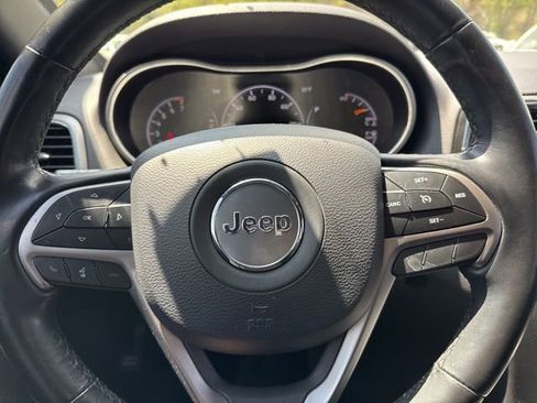Used 2021 Jeep Grand Cherokee Laredo X AWD/4WD image 16