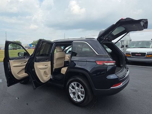 Used 2024 Jeep Grand Cherokee Limited AWD/4WD image 13