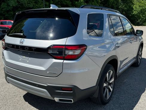 Used 2023 Honda Pilot Touring image 7
