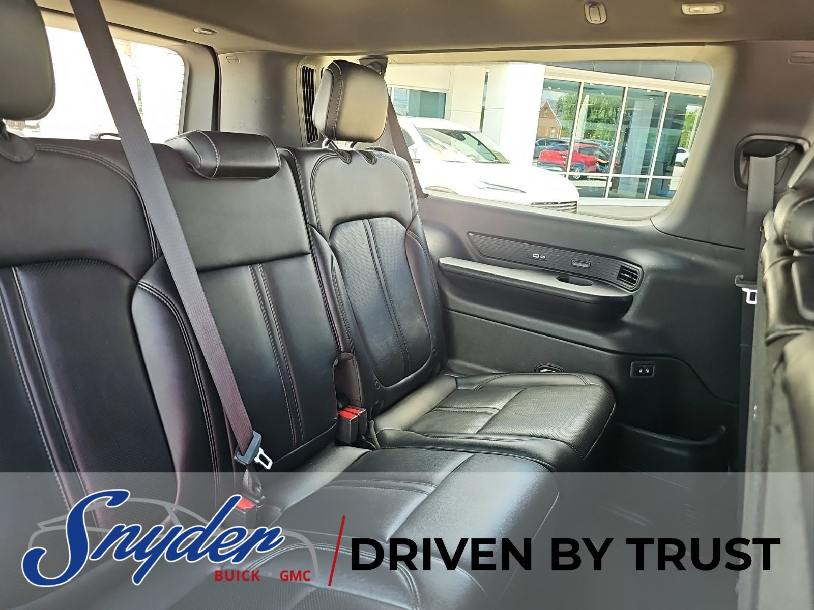 Used 2024 Jeep Wagoneer L Series II w/ Flexible Seating Group AWD/4WD image 30