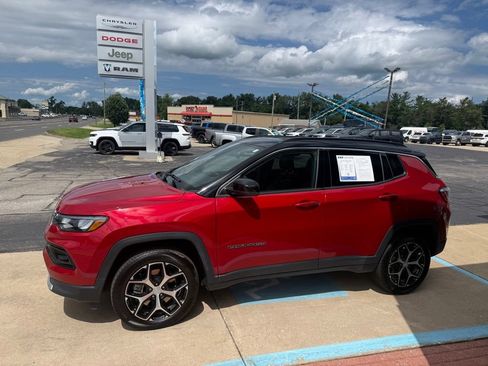 Used 2024 Jeep Compass Limited AWD/4WD image 3