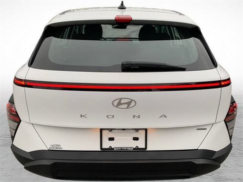 Used 2024 Hyundai Kona SE AWD/4WD image 4