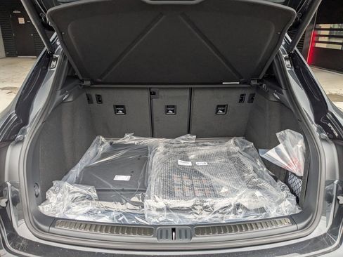 New 2026 Porsche Macan S image 24