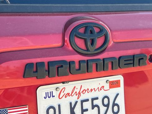 Used 2018 Toyota 4Runner 4WD image 7