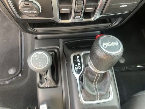 Used 2019 Jeep Wrangler Unlimited Sahara image 30