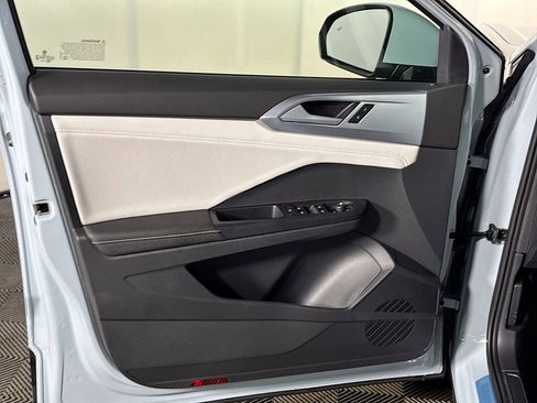 New 2025 Volkswagen Taos SE image 10