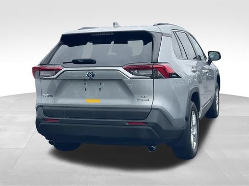 Used 2019 Toyota RAV4 LE w/ Carpet Mat Package AWD/4WD image 4