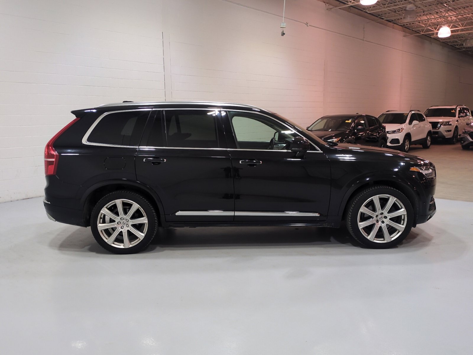 Used 2017 Volvo XC90 T6 Inscription w/ Vision Package AWD/4WD image 2