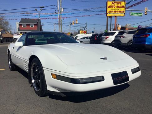 Used 1991 Chevrolet Corvette Coupe RWD image 2