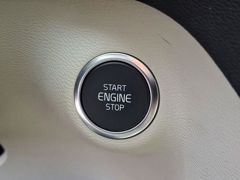 Used 2024 Volvo XC40 B5 Ultimate w/ Protection Package Premier image 25