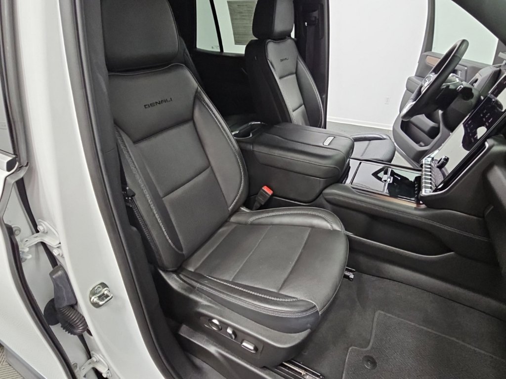 Certified 2025 GMC Yukon Denali RWD image 42