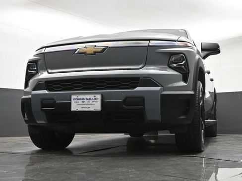 Used 2026 Chevrolet Silverado EV LT AWD/4WD image 30