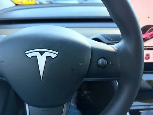 Used 2021 Tesla Model Y Long Range AWD/4WD image 30
