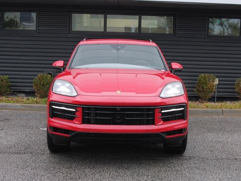 Used 2025 Porsche Cayenne image 9