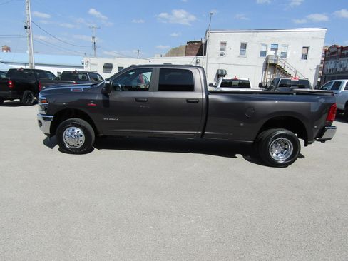 New 2026 RAM 3500 Big Horn AWD/4WD image 6