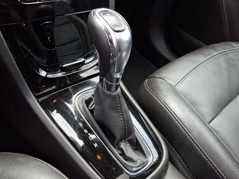Used 2019 Buick Encore Essence AWD/4WD image 17