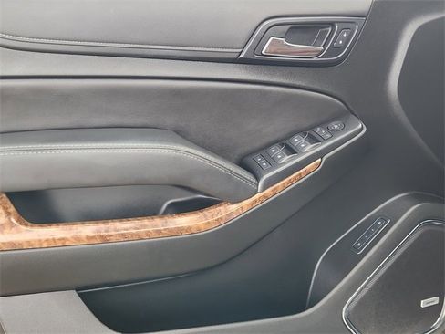 Used 2019 Chevrolet Suburban Premier w/ Premier Plus Edition image 22