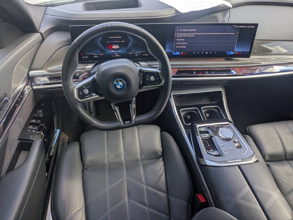 Used 2023 BMW i7 xDrive60 w/ Parking Assistance Package AWD/4WD image 28