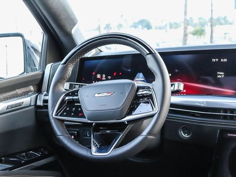 Used 2026 Cadillac Escalade ESV V AWD/4WD image 17