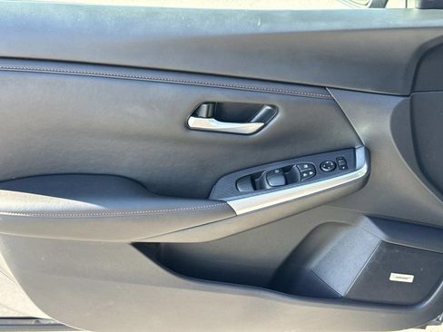 Used 2023 Nissan Sentra SR w/ SR Premium Package FWD image 18