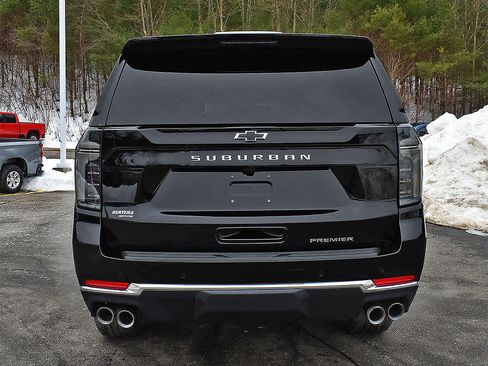 New 2026 Chevrolet Suburban Premier image 7